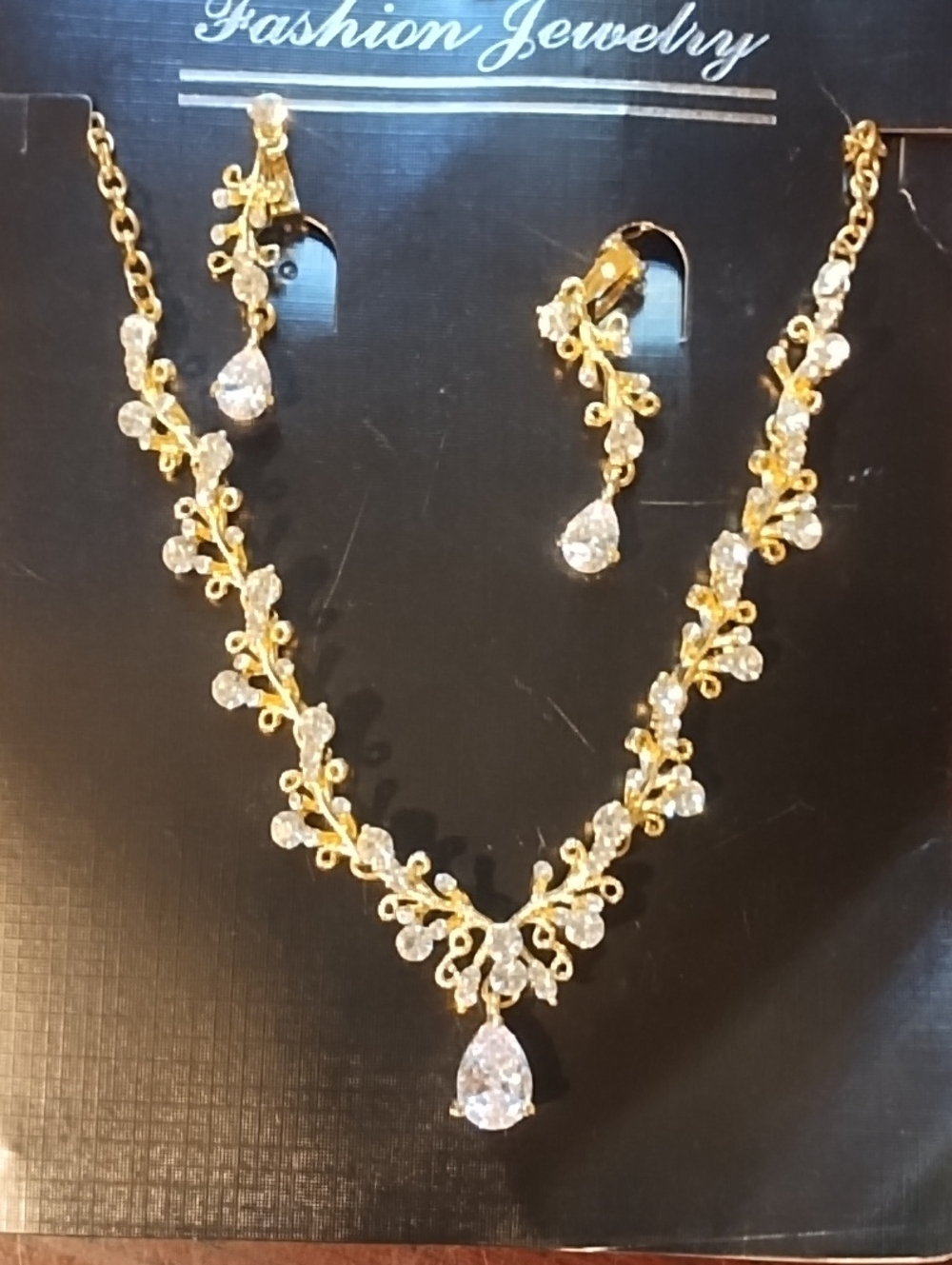 Fashion Jewelry Gold-Tone Crystal Vine Necklace with Teardrop Earrings NIP.